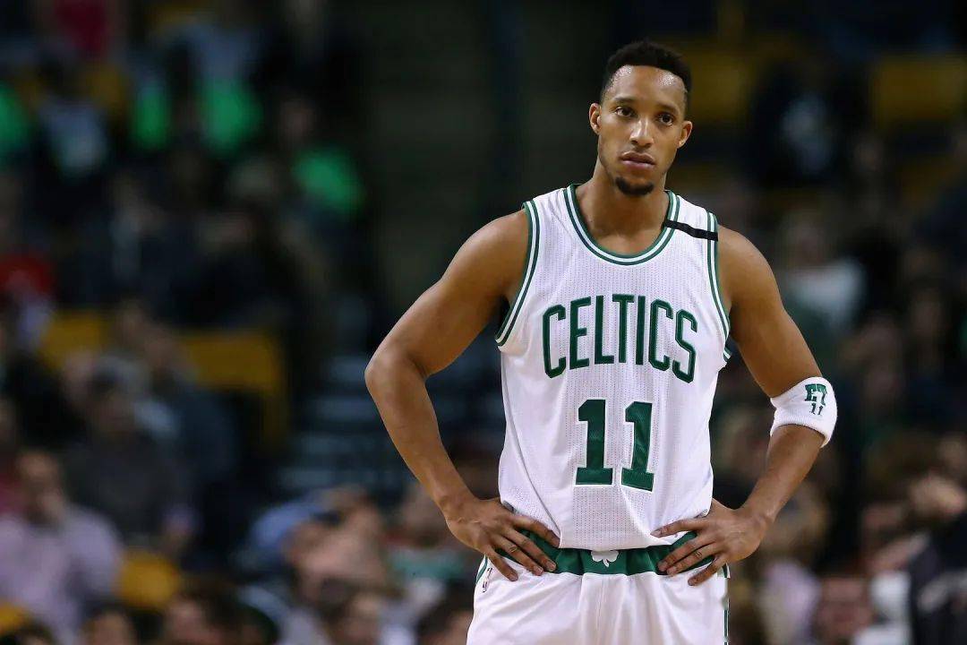 爱游戏网址-里程碑夜！波士顿凯尔特人官宣签约，社区盾清晨刷纪录，更衣室稳定，团队化学反应显著 